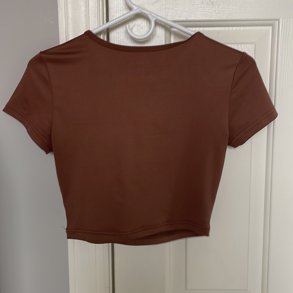 Brown croped tee - Picture 3 of 3